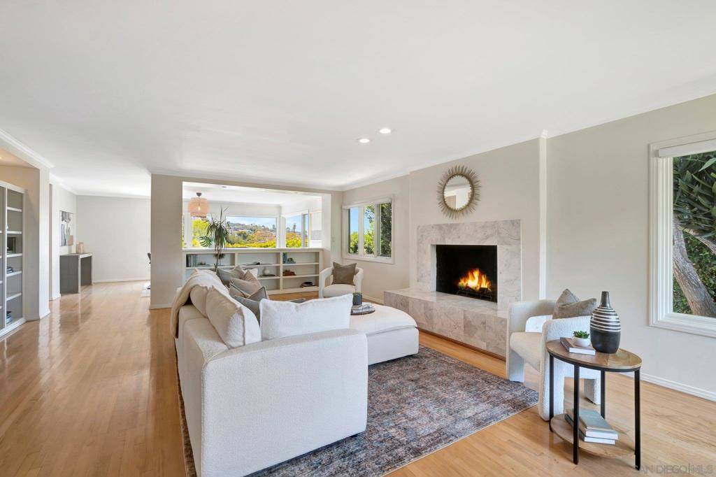 La Jolla, CA 92037,1211 W Muirlands Dr