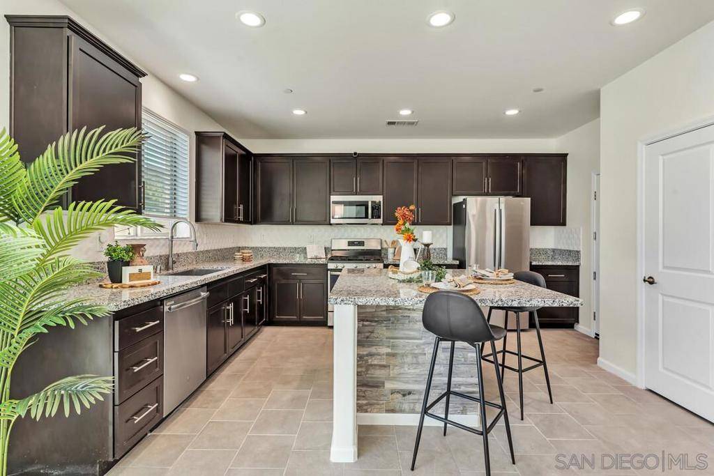 Lake Elsinore, CA 92532,24176 Gazania Way