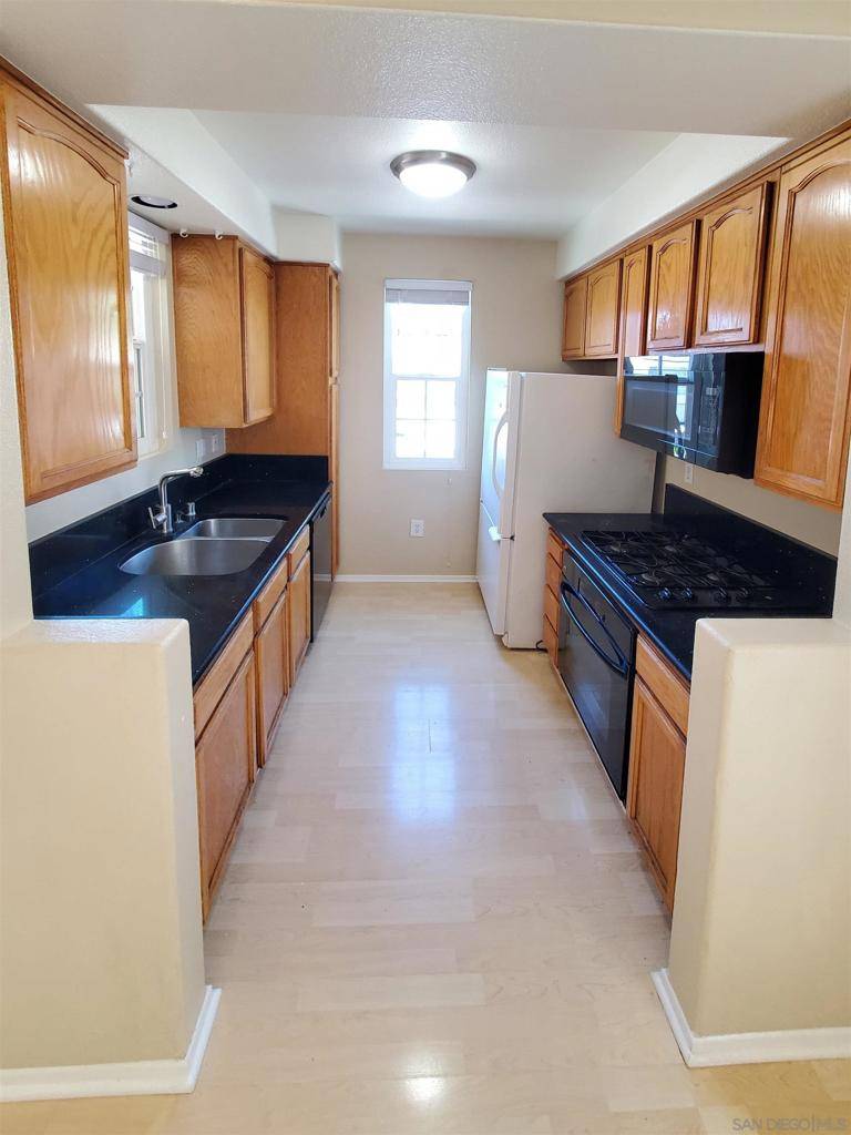 San Diego, CA 92126,8656 New Salem St #55