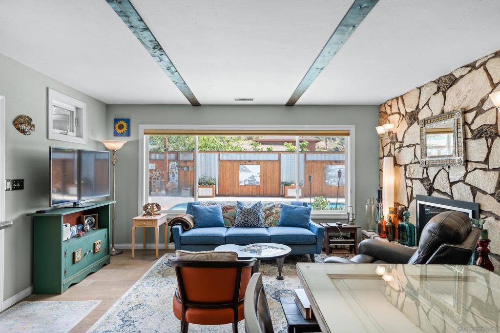 La Mesa, CA 91941,3879 Capitol St