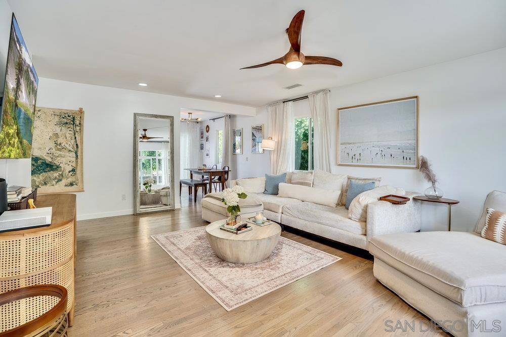 Carlsbad, CA 92008,990 92 Laguna Dr