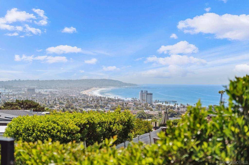 La Jolla, CA 92037,5560 Moonlight Lane