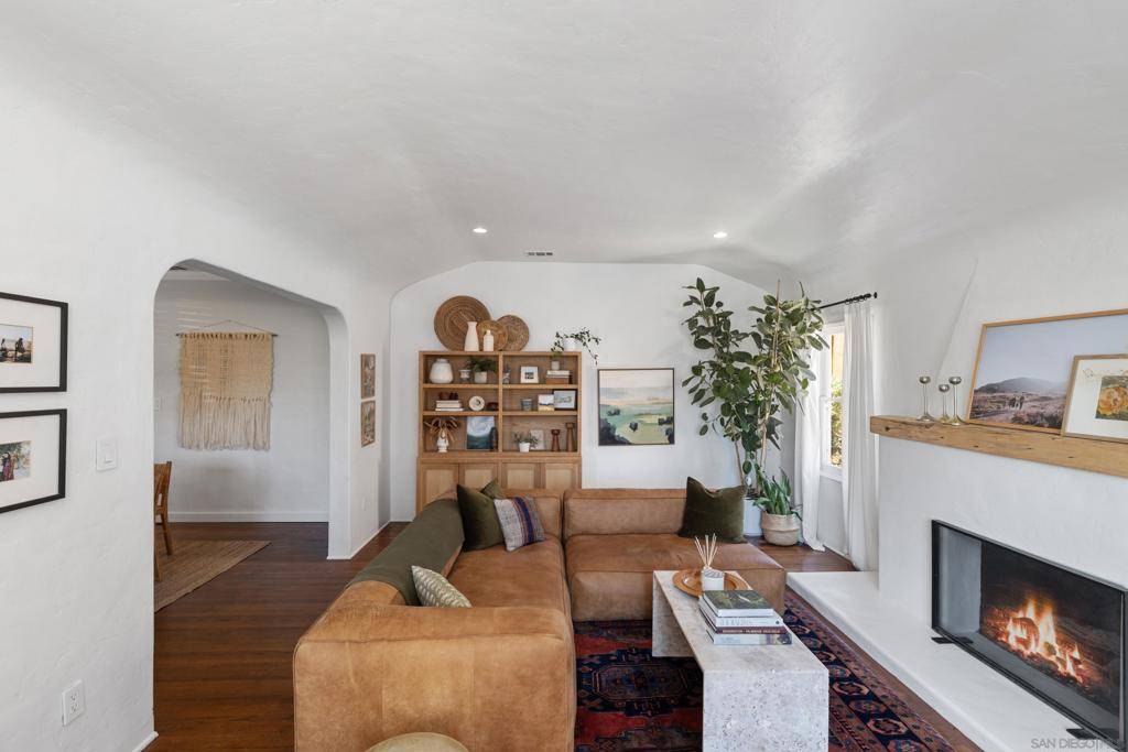 San Diego, CA 92116,4826 Biona Dr