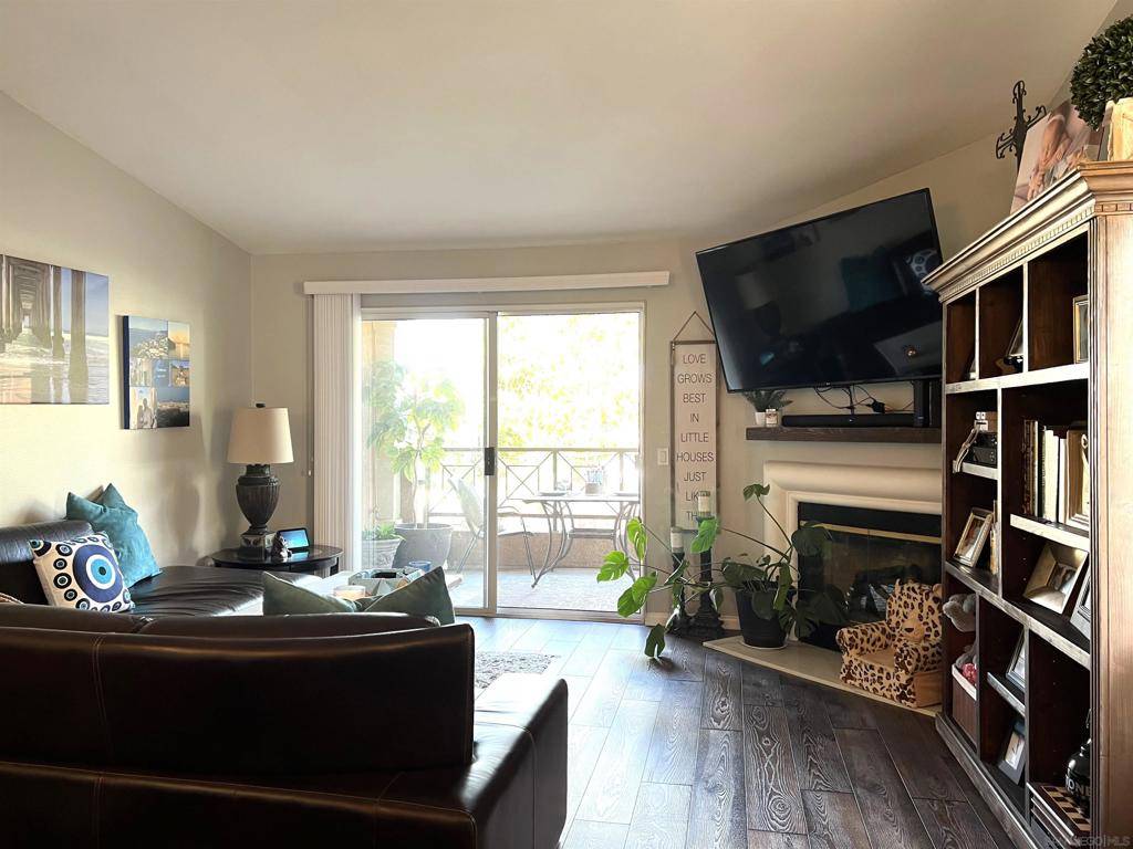 Carlsbad, CA 92009,6970 Ballena Way #55