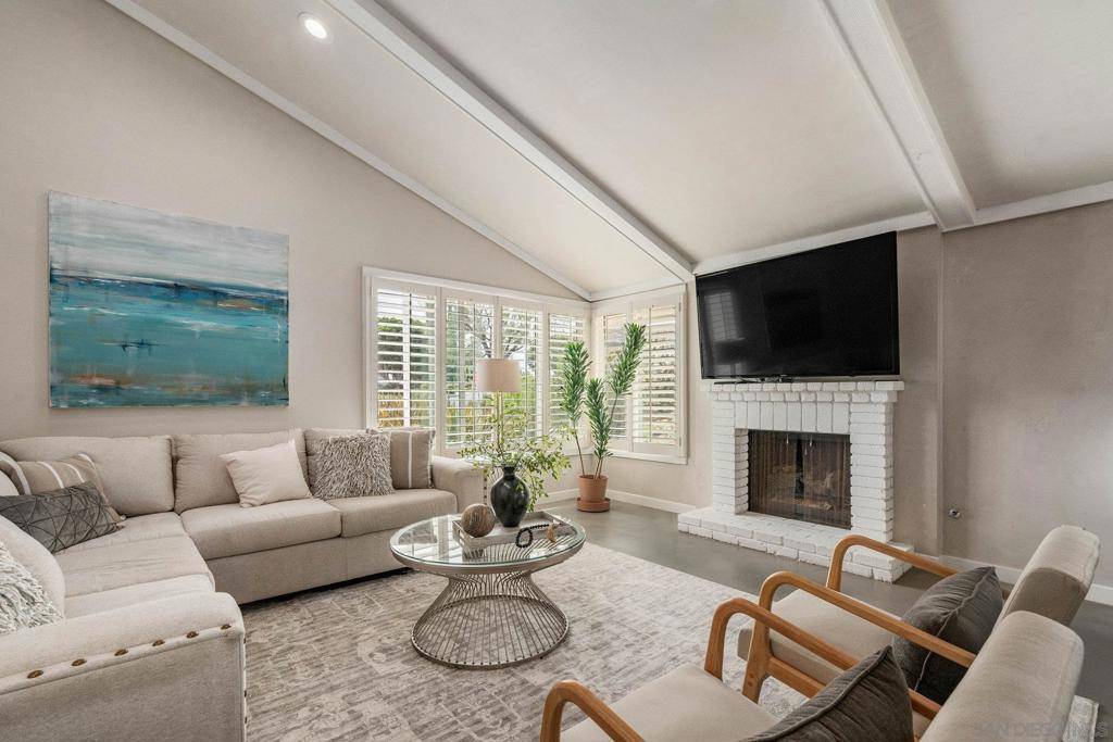 3213 Avenida Hacienda, Escondido, CA 92029