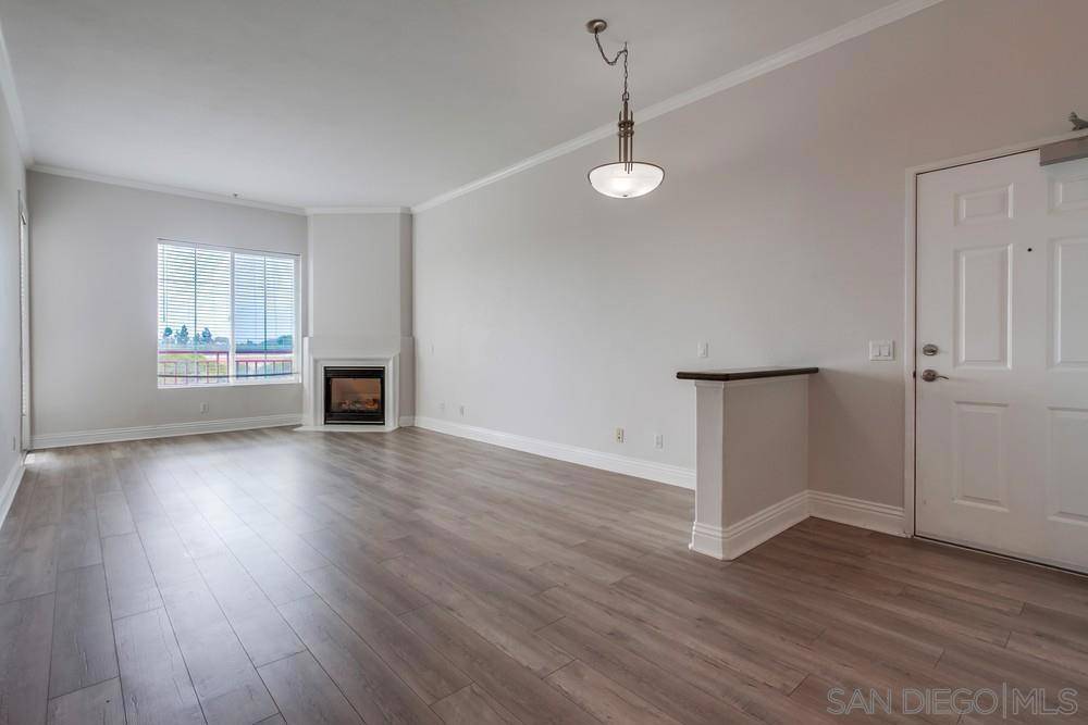 San Diego, CA 92130,12376 Carmel Country Rd #303