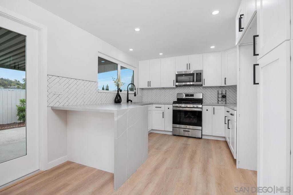 Poway, CA 92064,13417 Silver Lake Dr