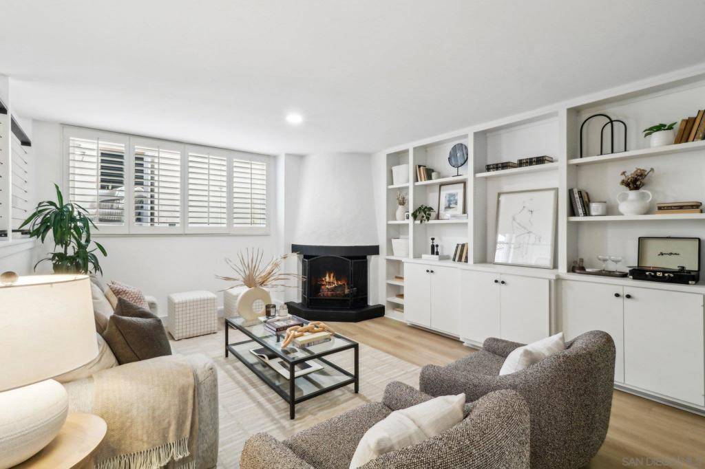 San Diego, CA 92117,4174 Balboa Way