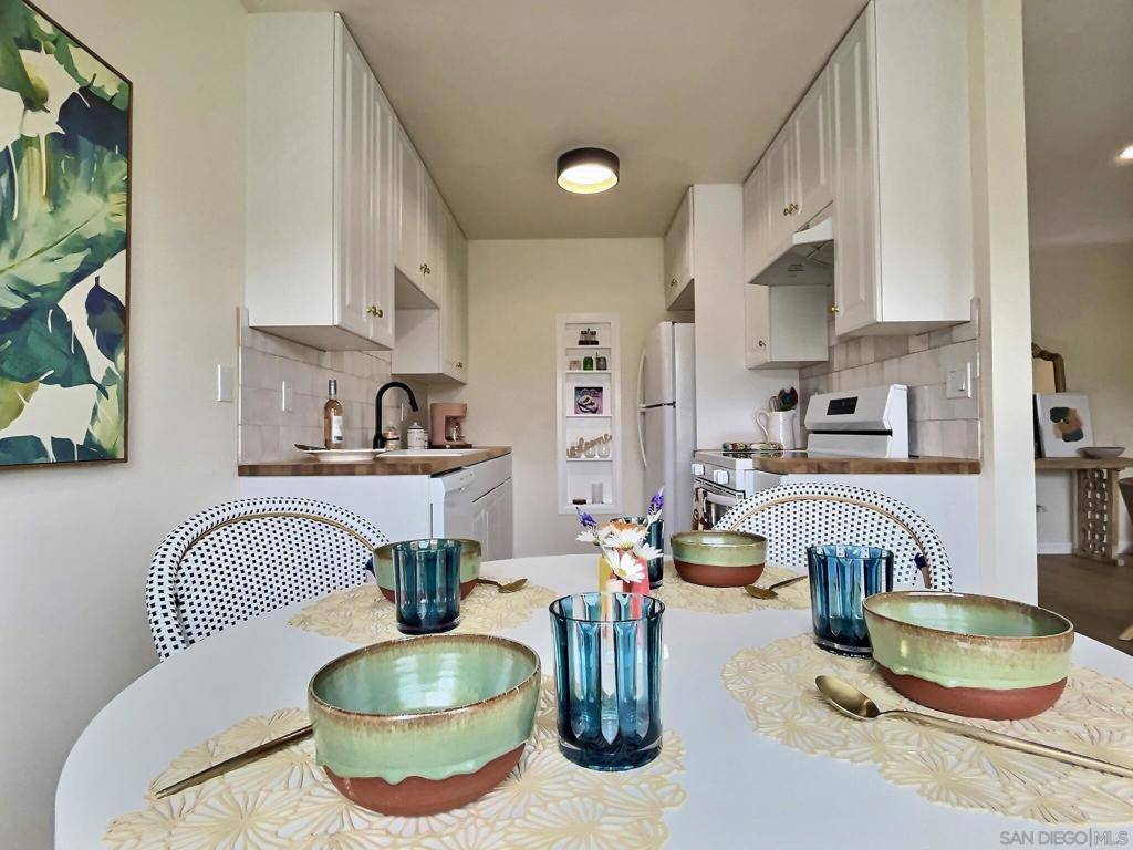 Encinitas, CA 92024,812 Regal #P6