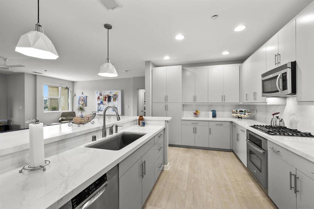 San Diego, CA 92103,3650 5th Avenue #301