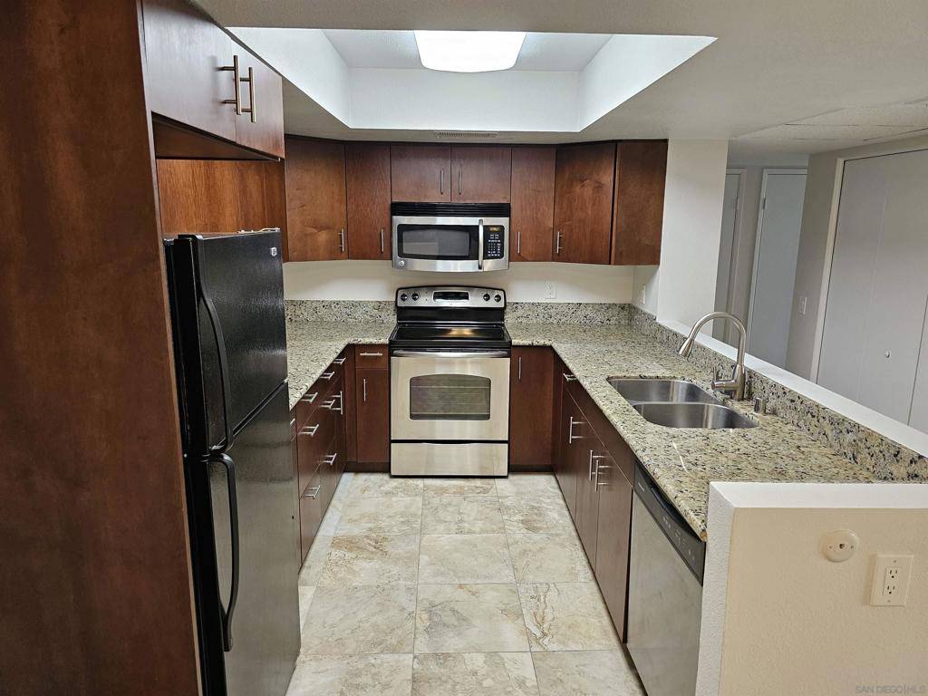 San Diego, CA 92115,5885 El Cajon Blvd #214