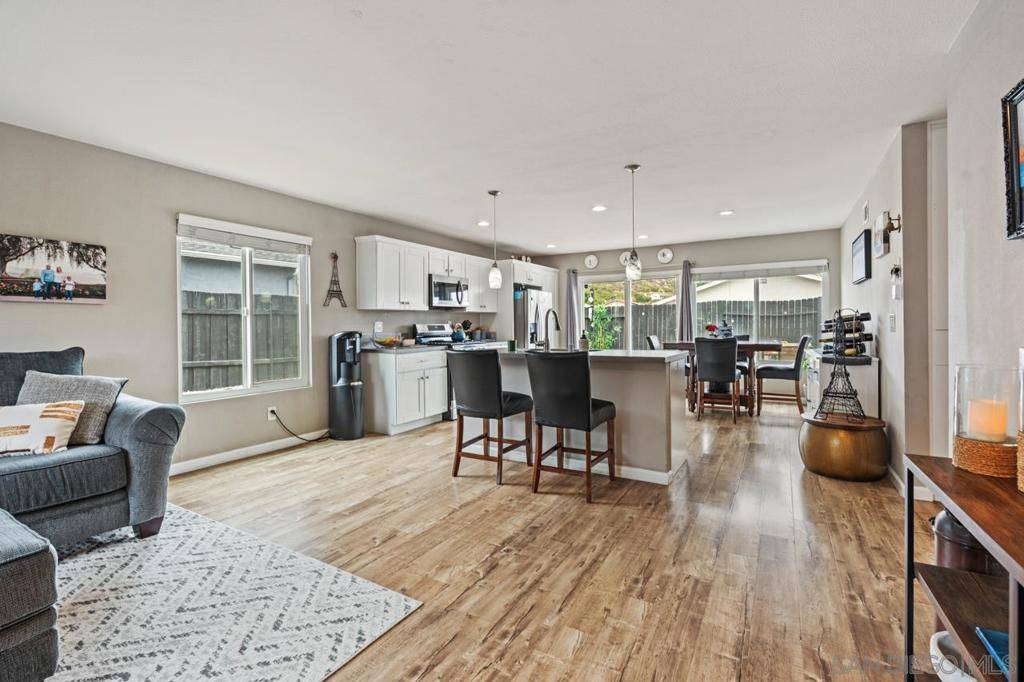 Poway, CA 92064,13637 Los Olivos Ave