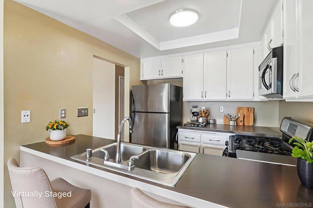 San Diego, CA 92139,2097 Manzana Way