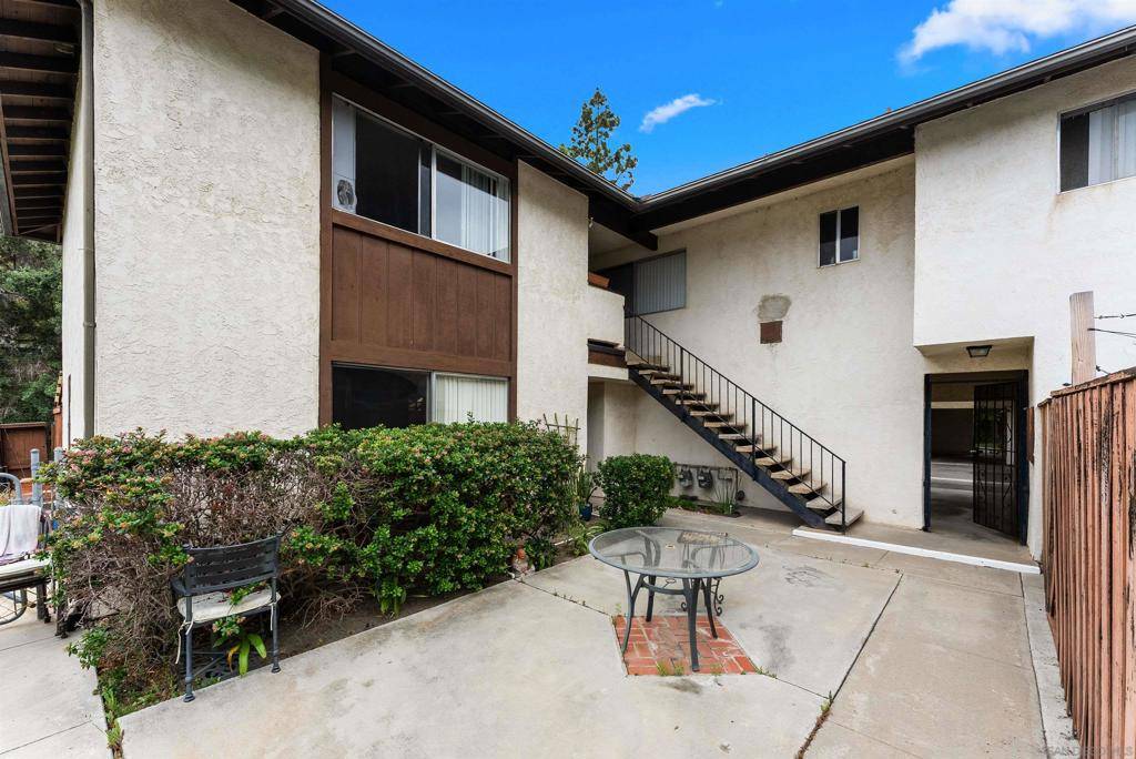 Oceanside, CA 92054,2139 Via Esmarca