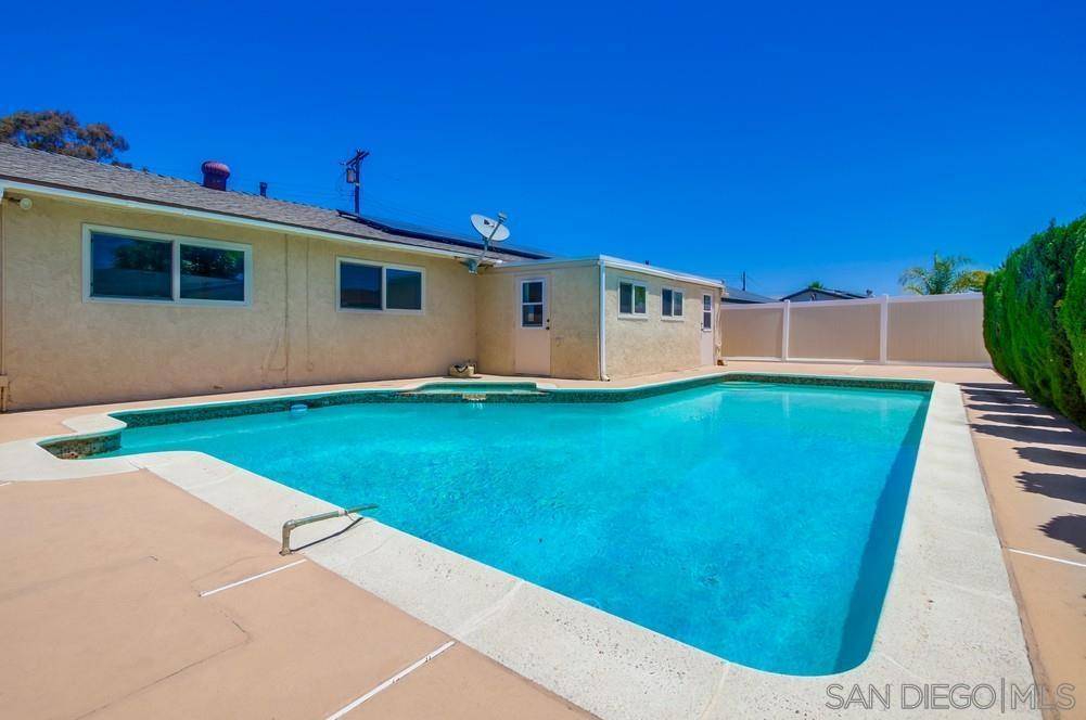 San Diego, CA 92117,5215 Palmyra Ave