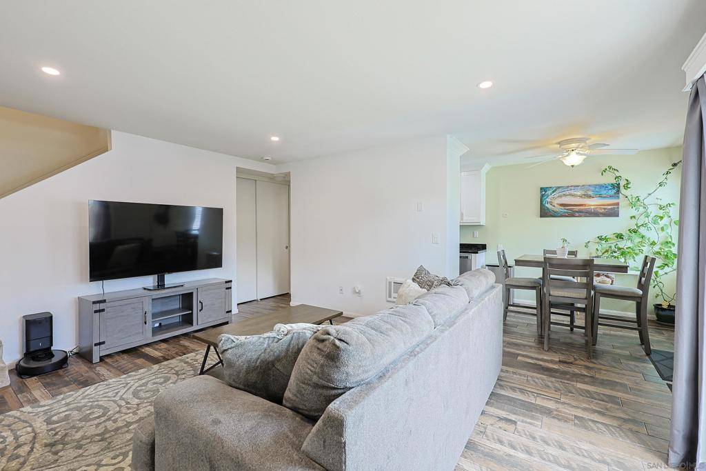 3454 Castle Glen Dr. #104, San Diego, CA 92123