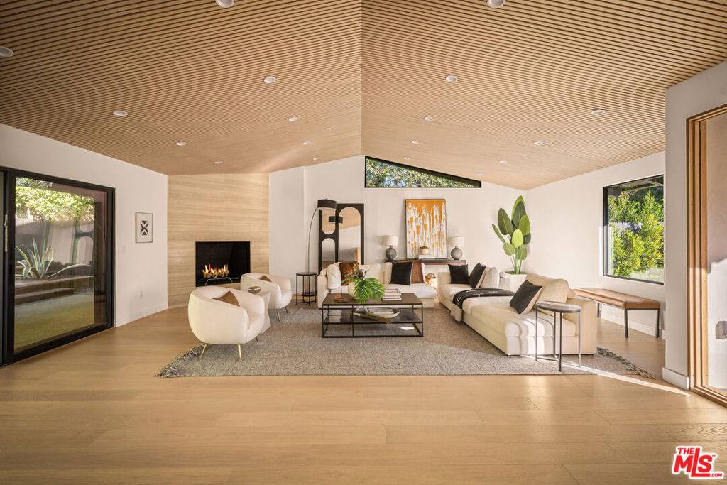Sherman Oaks, CA 91423,12939 Addison ST