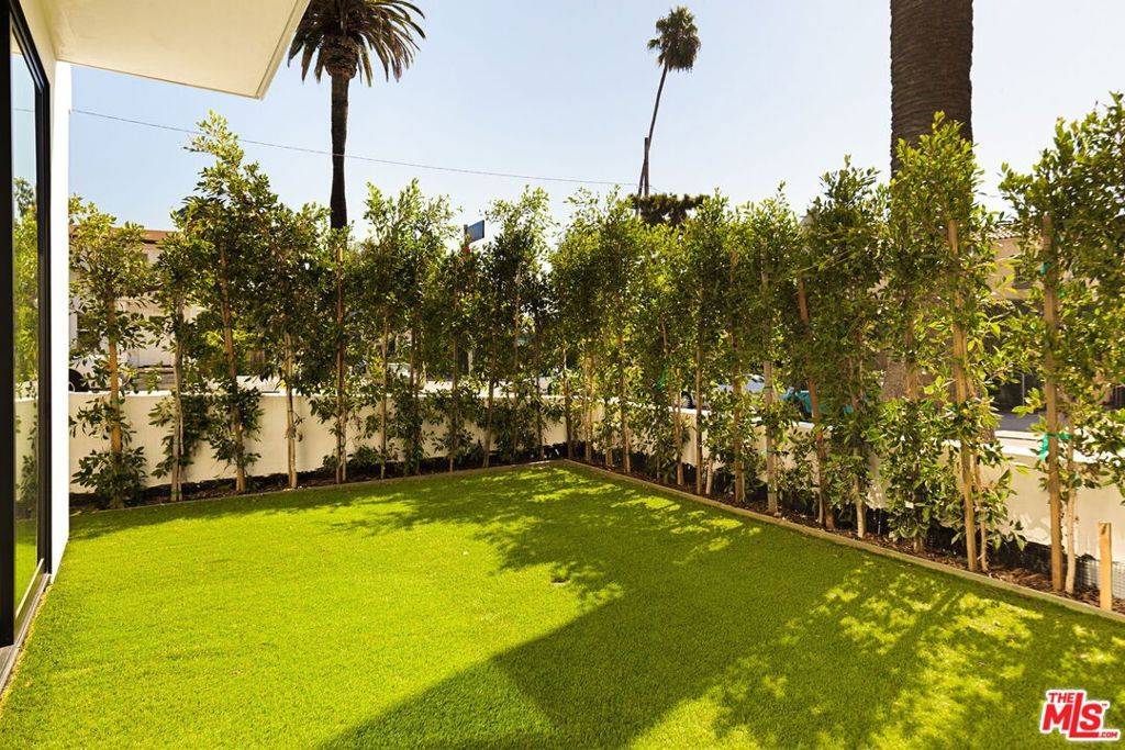 Los Angeles, CA 90027,4555 Ambrose AVE