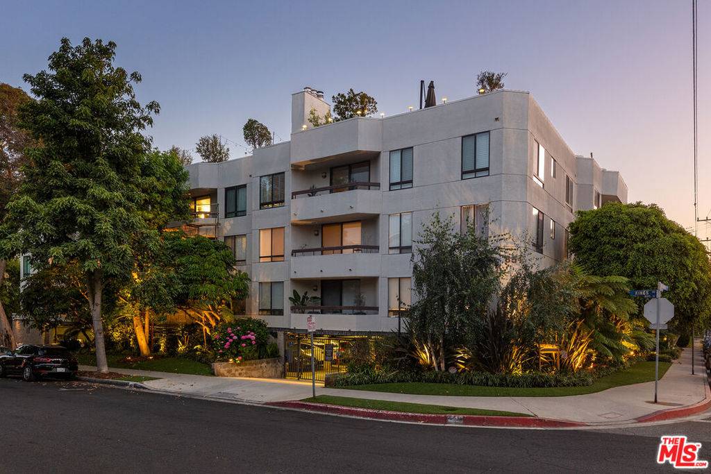 851 N Kings RD #PH301, West Hollywood, CA 90069