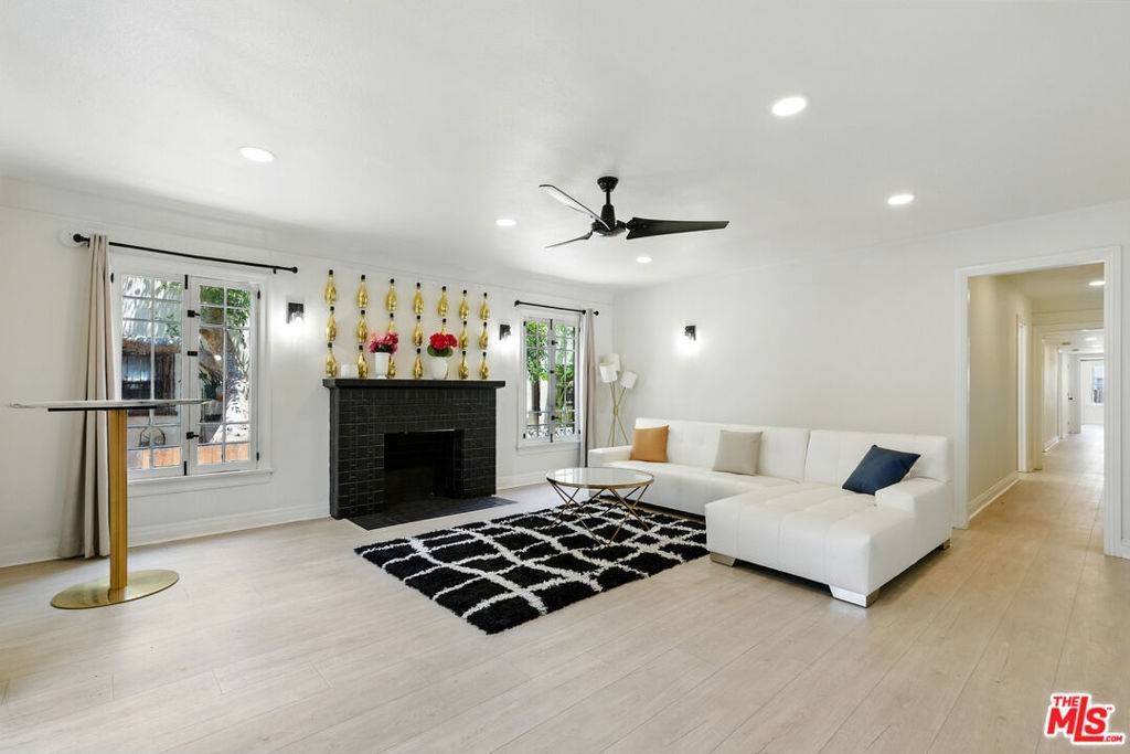 2406 3rd AVE, Los Angeles, CA 90018