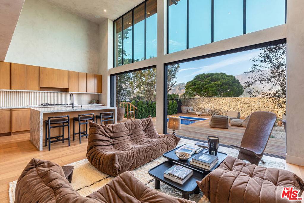 Malibu, CA 90265,23505 Malibu Colony RD