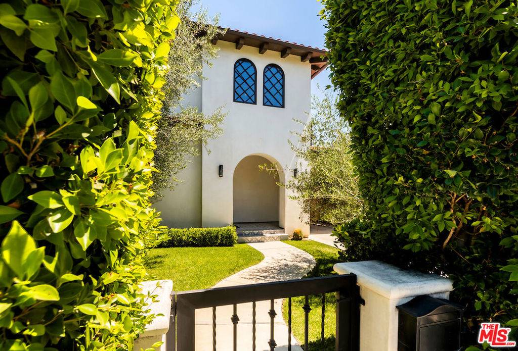 Beverly Hills, CA 90211,356 S Clark DR