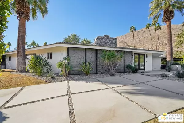 215 W Camino Alturas, Palm Springs, CA 92264