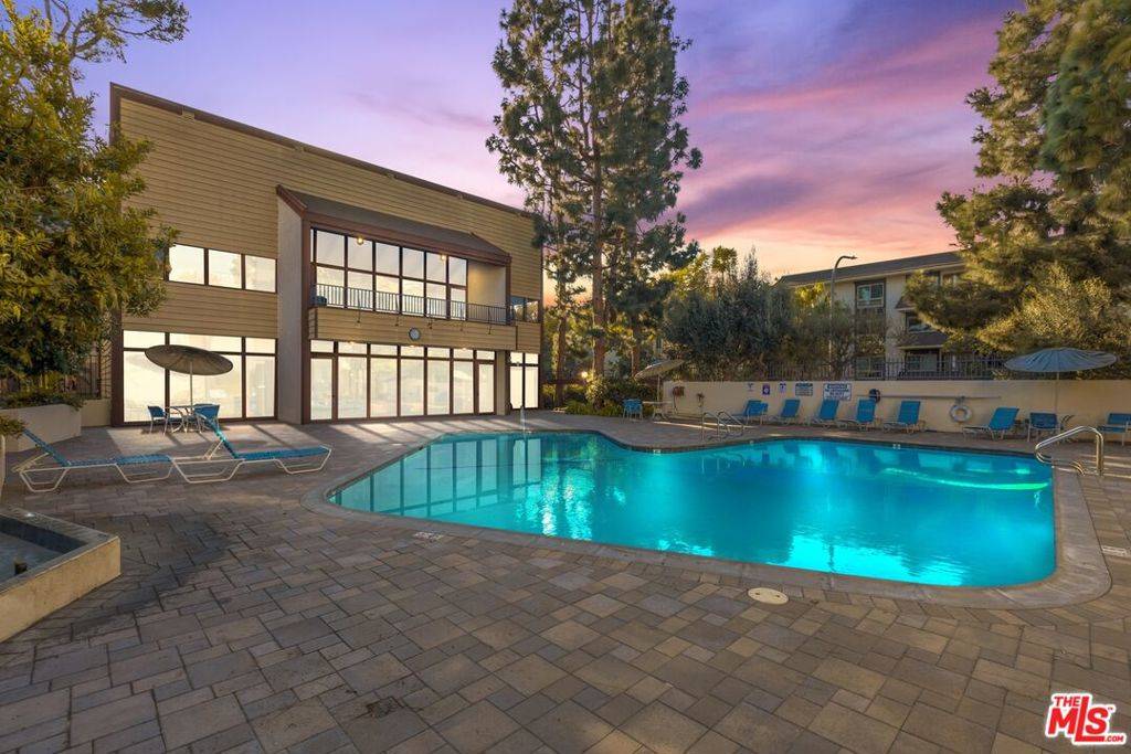 6000 Canterbury DR #D302,  Culver City,  CA 90230