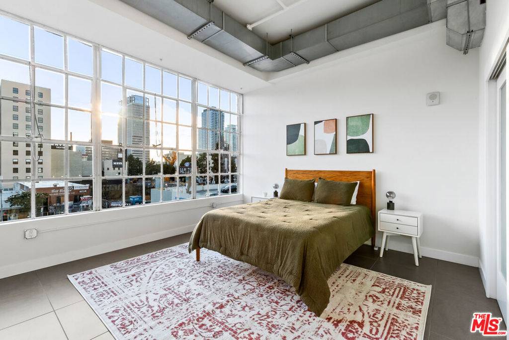 939 S Broadway #308, Los Angeles, CA 90015