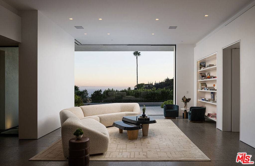 Los Angeles, CA 90069,1616 Rising Glen RD