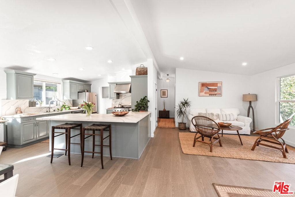 Topanga, CA 90290,20567 Cheney DR