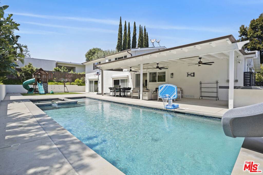 16544 Park Lane DR, Los Angeles, CA 90049