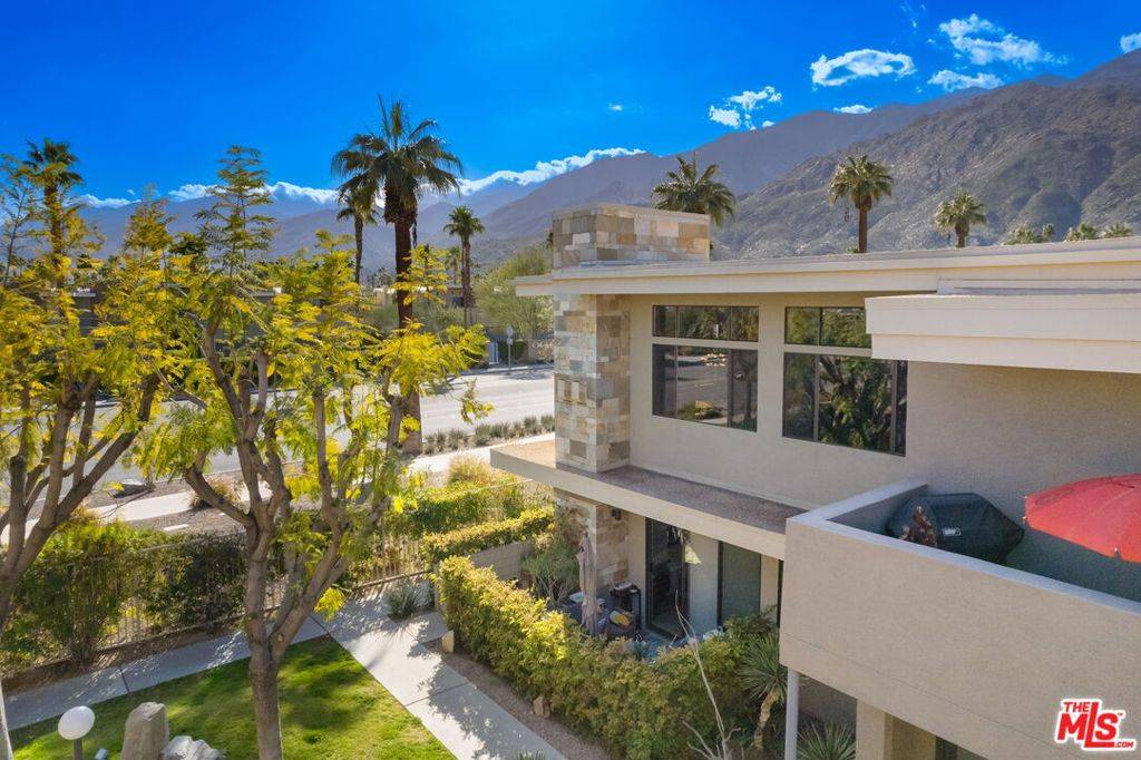 Palm Springs, CA 92264,930 E Palm Canyon DR #201