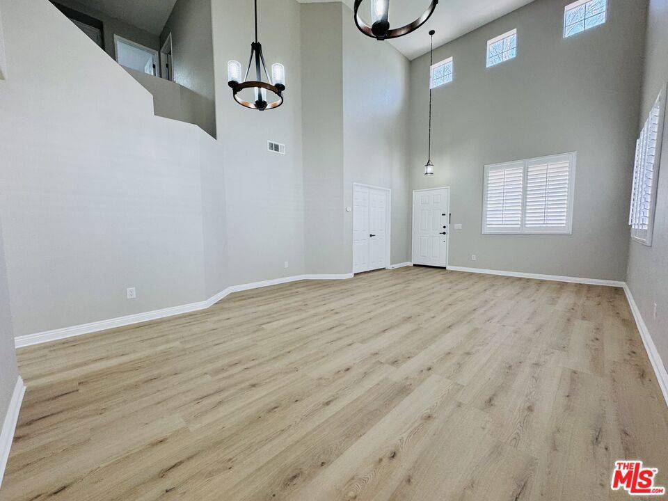 Palmdale, CA 93551,40532 La Quinta CT