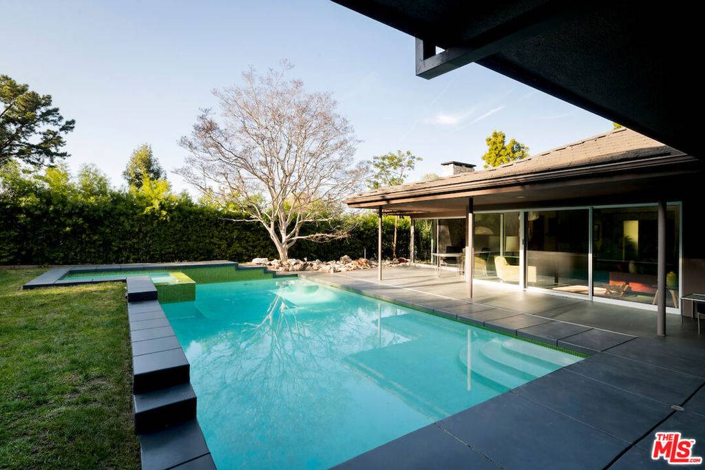 Beverly Hills, CA 90210,9410 Eden DR