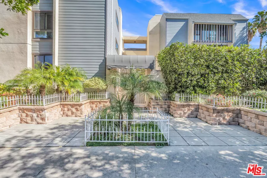 4542 Willis AVE #202, Sherman Oaks, CA 91403