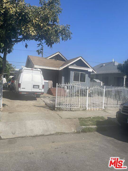 1353 E 41st PL, Los Angeles, CA 90011