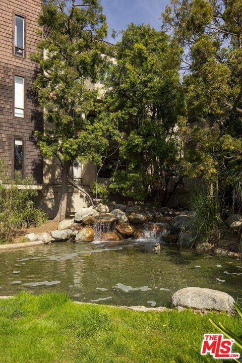 West Hollywood, CA 90069,950 N Kings RD #208