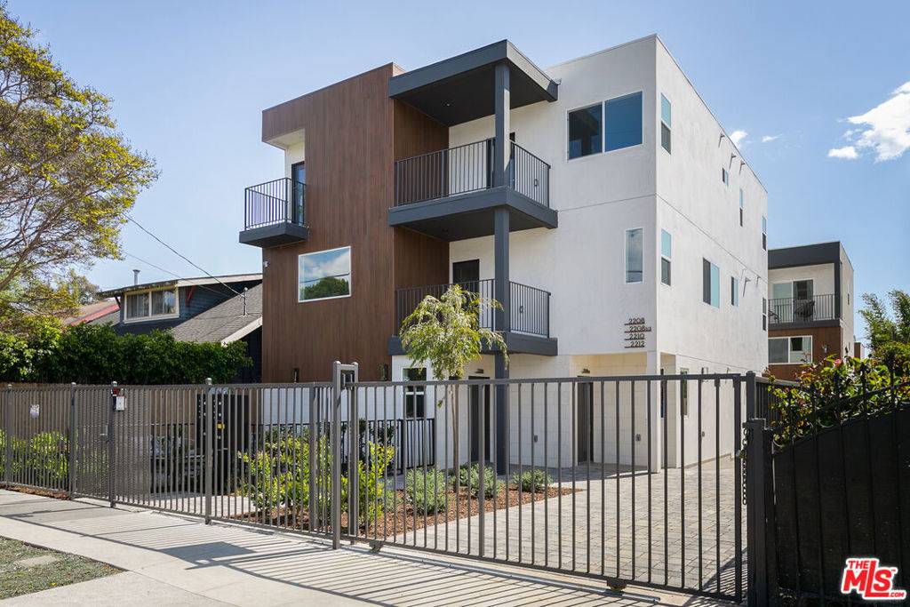2208 Reservoir ST, Los Angeles, CA 90026