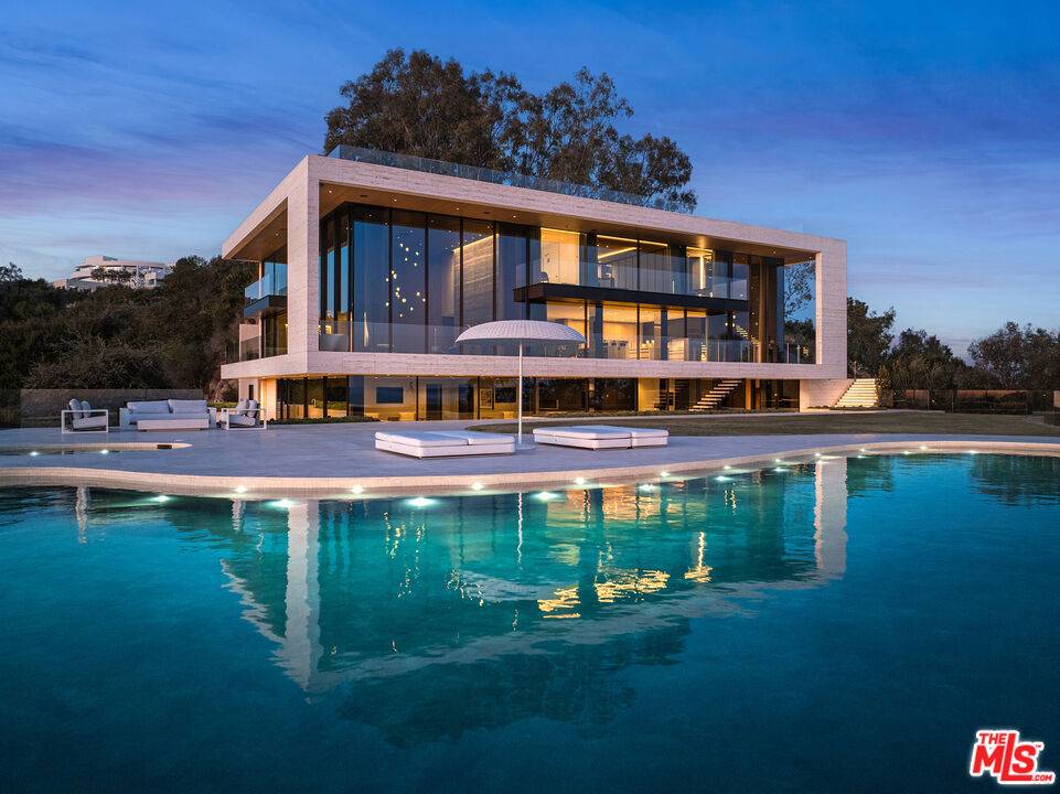 Los Angeles, CA 90049,684 Firth Ave