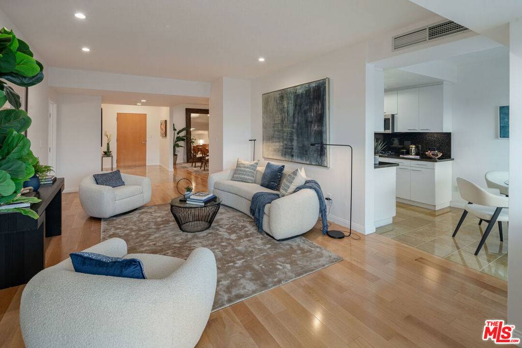 Marina Del Rey, CA 90292,13600 Marina Pointe DR #304