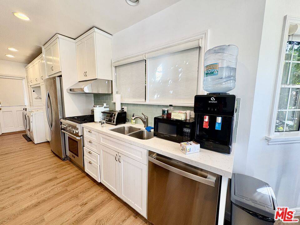 West Hollywood, CA 90069,804 N Doheny DR