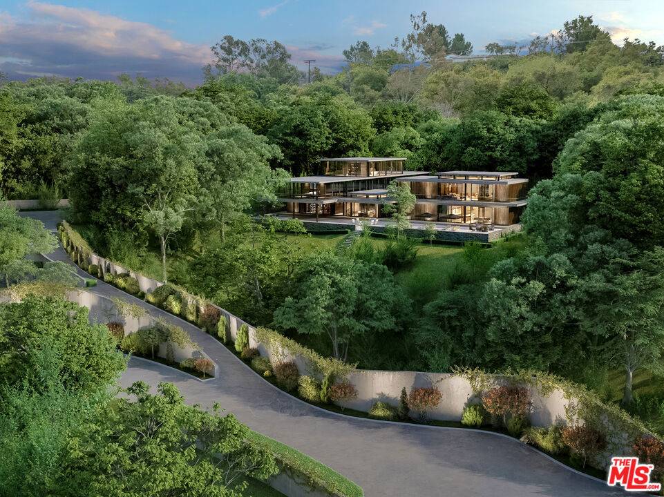13511 Mulholland DR, CA 90210