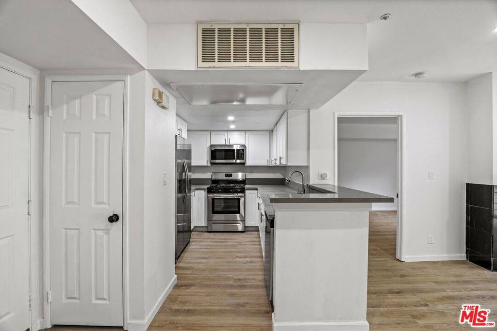 Los Angeles, CA 90025,11711 Ohio AVE #205