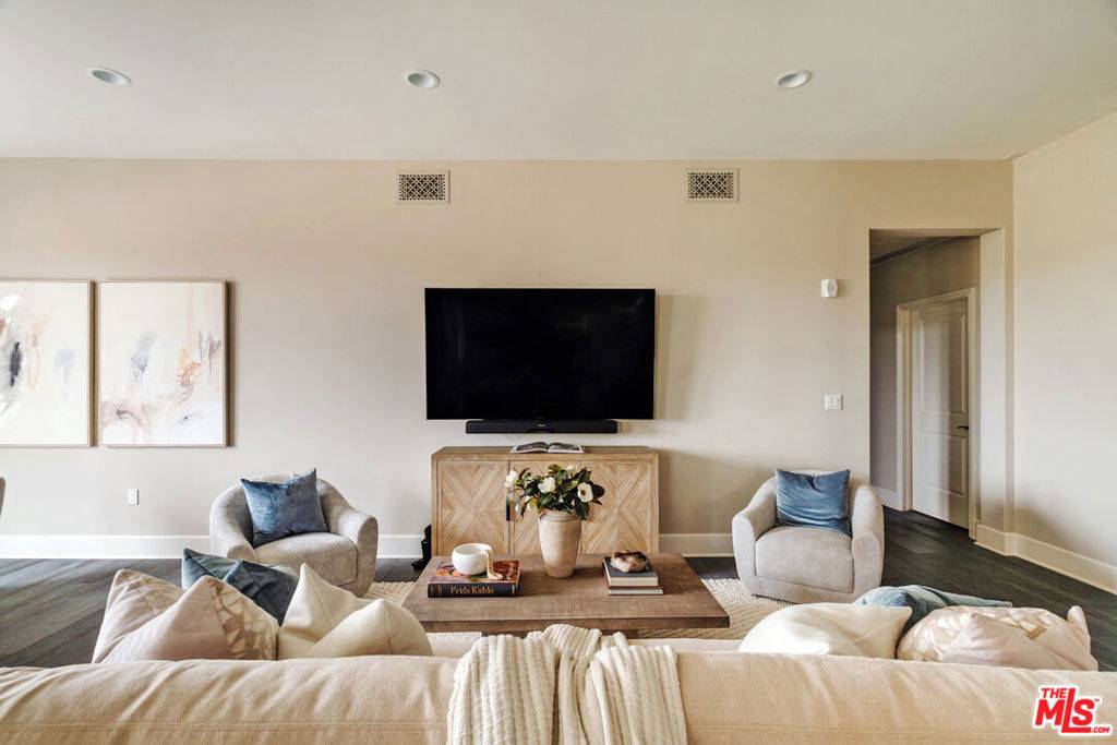 Calabasas, CA 91302,23500 Park Sorrento #C42