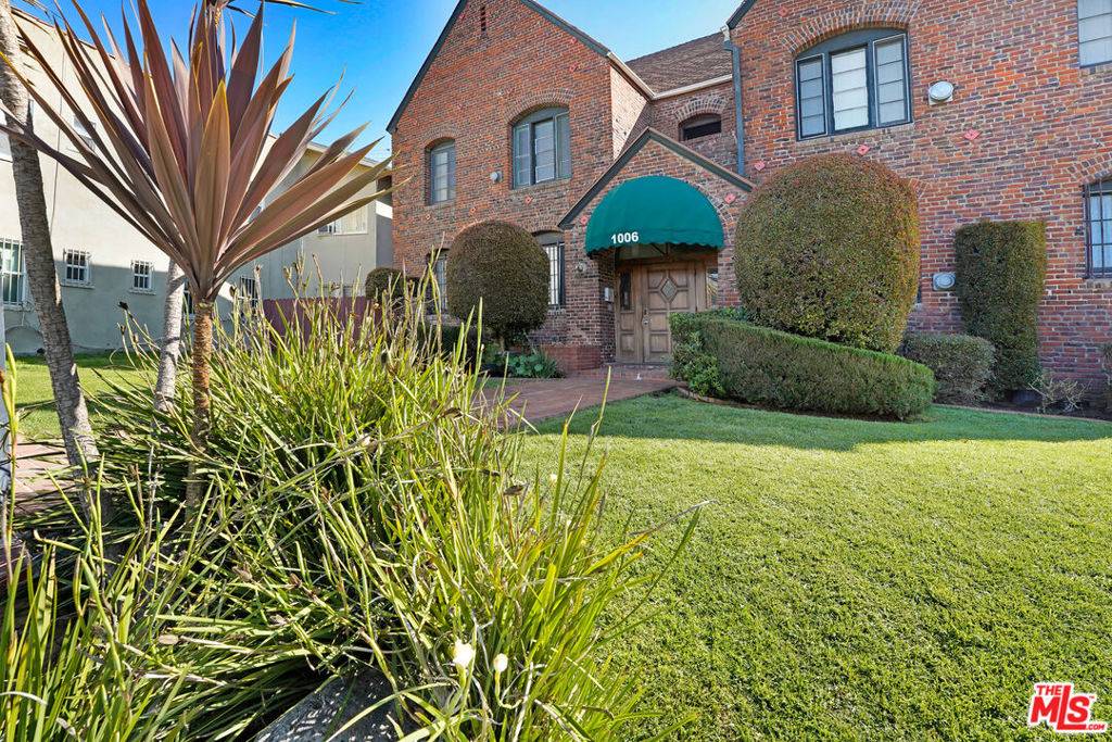 Los Angeles, CA 90019,1006 S Orange DR