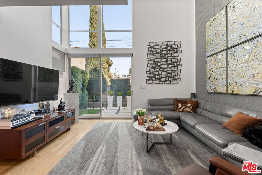 742 N Hudson AVE #4, Los Angeles, CA 90038