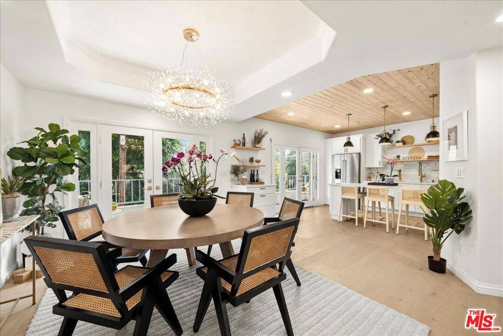 Toluca Lake, CA 91602,4414 Moorpark WAY #11