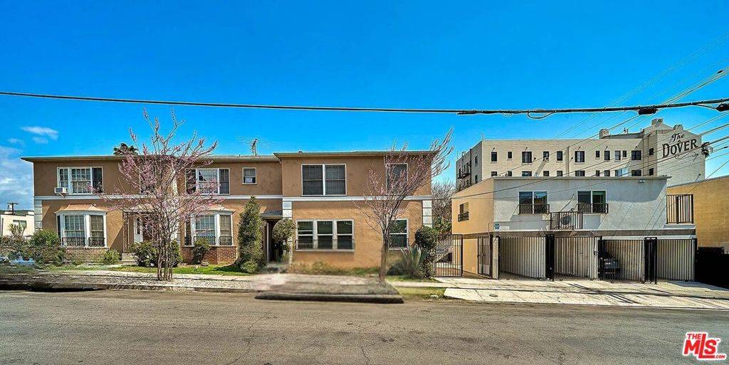 Los Angeles, CA 90004,310 N St Andrews PL