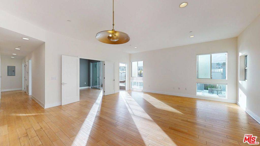 4211 Redwood AVE #306, Los Angeles, CA 90066